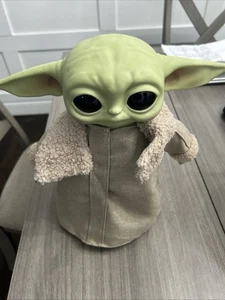 Star Wars The Mandalorian Mattel Baby Yoda das Kind 11 Zoll sprechender Plüsch FUNKTIONIERT - Bild 1 von 7
