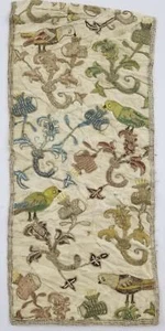 Antico pannello XVIII secolo seta e filo metallico uccellini e fiori ricamato a mano 52x24 - Foto 1 di 12