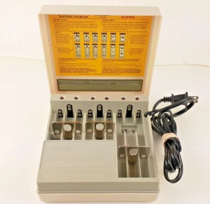 Everready Rechargeable Battery Charger Model FCC4 Nickel-Cadmium Batteries - Picture 1 of 2