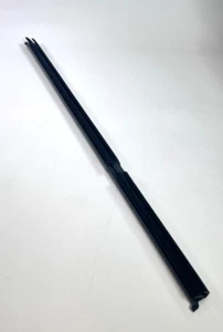 Cinturón de ventana de puerta trasera derecha Cadillac XT4 2019-2023 84337392 OEM - Imagen 1 de 9