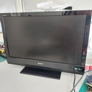Sony Bravia KDL-22BX20D 22” TV/DVD Combo – Fully Working, Remote Included - Picture 1 of 21