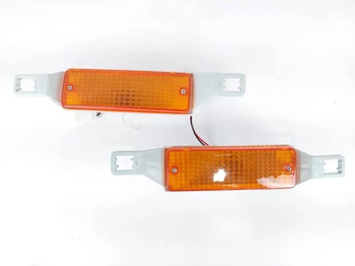 Par de luzes de para-choque dianteiro seta para Toyota Pickup 1982-83 2WD RN40 RN45 - Imagem 1 de 4