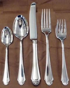 HENLEY by Oneida 5 Piece Place Setting NEW NEVER USED 18/10 Stainless made USA - Picture 1 of 11