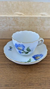 Meissen Mokkatasse mit Unterteller und Goldrand  Blumendekor 2. Wahl,  24809 - Bild 1 von 7