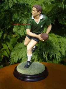 THE WINNING PASS RUGBY PLAYER BY LEONARDO BIRTHDAY GIFT - Picture 1 of 1