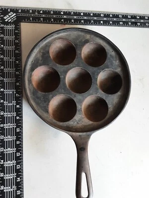 VINTAGE GRISWOLD #962 NO. 32 CAST IRON AEBLESKIVER EGG POACHER PAN SKILLET - Image 1 of 4