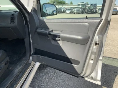 OEM EXPLORER  2005 Front Door Trim Panel 1359732 Foto 1 de 4