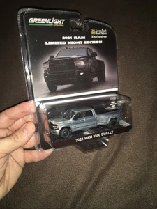 *RAW CHASE* Greenlight 1:64 2021 RAM 3500 Dually Limited Night Edition - Bild 1 von 10