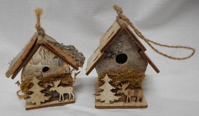 Holzhäuser mit Rentieren - Bild 1 von 2