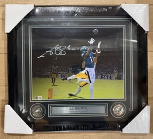 A.J. Brown Signed Framed Eagles 11x14 Autograph Photo Framed - Beckett - Picture 1 of 2