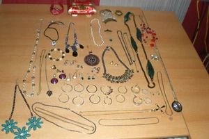 2.Schmuck Konvolut Nachlass Silberringe +Silberketten,Gold?,Modeschmuck + mehr - Bild 1 von 15