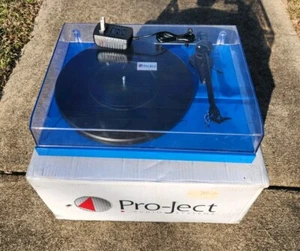 Pro-Ject Debut Carbon DC Blue Turntable w/Original Box NO CARTRIDGE - NICE!!! - Imagen 1 de 19