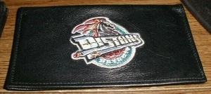 Libretto degli assegni DETROIT PISTONS pelle nera ricamata Deluxe nuovo piatto A - Foto 1 di 1