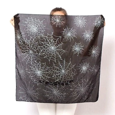 Bufanda cuadrada de seda pintada a mano tela de araña negra plateada bufanda de Halloween regalo de otoño Foto 1 de 4