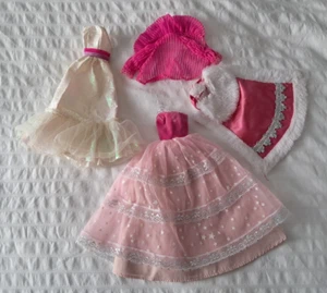 Lotto abiti Barbie Dream Glow, Crystal,Beauty Secrets Mattel e altro - Foto 1 di 7