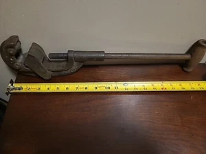 20in Antique Pipe Cutter,6lbs, Heavy Duty,2 1/2in Very Old,All Metal,23in Open - Picture 1 of 6