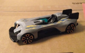SILVER ELECTRO SILHOUETTE Hot Wheels 2018 72 Teile Koffer New Old Stock - Bild 1 von 2