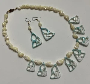 Vintage Blue & White Seashell Earrings & Necklace Set Cross Section Shell - Picture 1 of 6