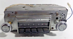 radio AM Oldsmobile 7298413 1960's - Foto 1 di 3