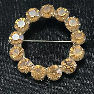 Vintage Wreath Shape Topaz/Amber Round Rhinestone Pronged Gold Tone Brooch 1 5/8 - Picture 1 of 6
