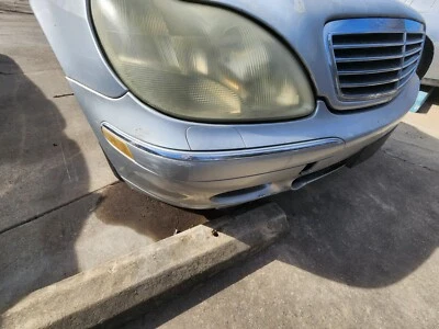 1999-01-2002 MERCEDES-BENZ W220 S430 S500 MOLDURA DE PARA-CHOQUE DIANTEIRO DIREITO PRATA # 2 - Imagem 1 de 2