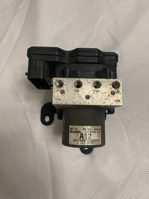 14-16 Hyundai Genesis  3.8L V6 Anti-Lock Brake ABS Pump Control Module  - Image 1 of 4