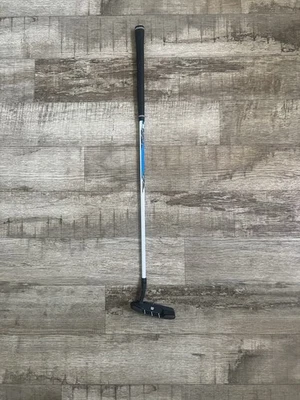 Wilson Profile Jr Putter Right Handed. Kids Putter Blue & White Good Condition - Image 1 of 4