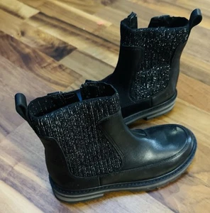 Clarks Girls Black Leather Boots Size UK 12.5 F Chelsea boots zip - Picture 1 of 5