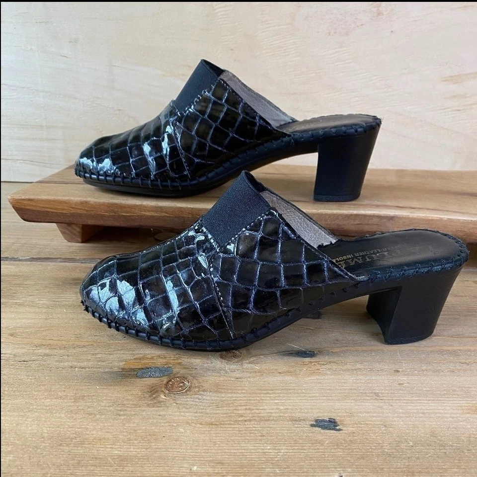 Zapatos sin cordones La Plume de charol negro con patrón de cocodrilo Foto 1 de 4