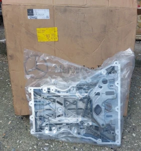 MERCEDES-BENZ E W212 Upper Oil Pan A6510140200 NEW GENUINE - Picture 1 of 9