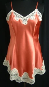 Silk Short Set in Blusher Appliqued French lace by Jane Woolrich - Picture 1 of 6