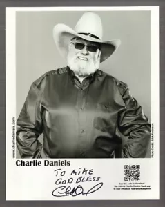 CHARLIE DANIELS HAND SIGNED 8x10 PHOTO+COA AWESOME POSE TO MIKE - Picture 1 of 1