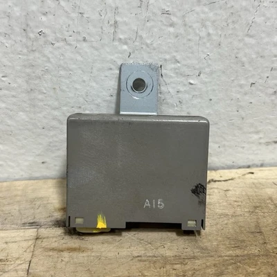 Módulo de control de relé trasero Infiniti QX56 2004-2010 OEM Foto 1 de 3