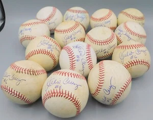JULIO CRUZ Autographed Signed  Baseball ~ Seattle Mariners - Picture 1 of 1