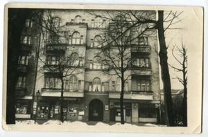 Foto Berlin Hausansicht Gaststätte Zeitungsladen Liköre Winter Schnee ca. 1955 - Picture 1 of 2