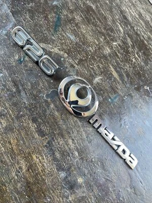 Mazda 626 1996 emblemas de maletero ** Necesita adhesivo nuevo ** Usado OEM  Foto 1 de 4