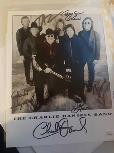 GRUPPO BAND CHARLIE DANIELS FIRMATO 8X10 - Foto 1 di 2