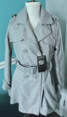 ABRIGO CON CINTURÓN YOKI GRIS DOBLE BOTONADURA - JUNIOR TALLA MEDIANA - NUEVO CON ETIQUETAS Foto 1 de 4