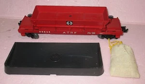 Lionel 6-36846 Santa Fe Operating Coal Dump Car w/Coal+Bin Diecast Trucks UNBENUTZT - Bild 1 von 3