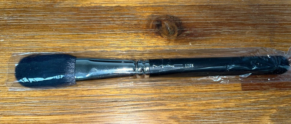 MAC 129S Synthetic All Purpose Round Face Powder Blush Bronzer Makeup Brush NEW! - Image 1 of 1
