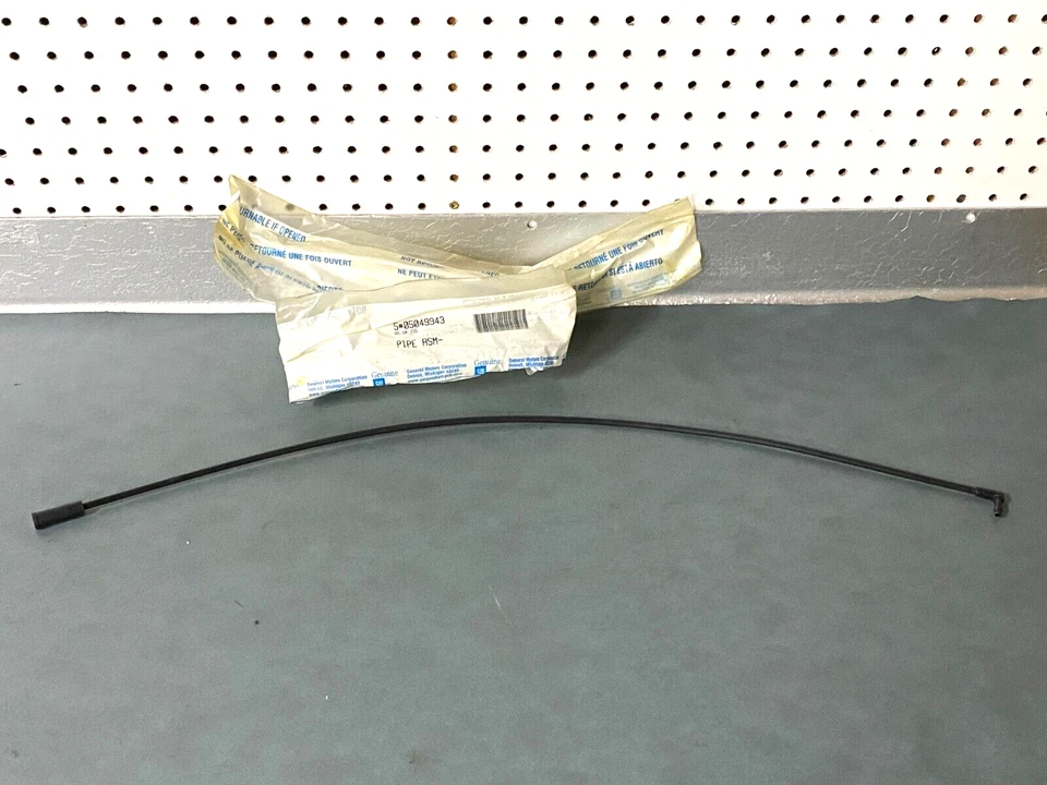 Tubo boquilla lavadora para parabrisas GM OEM NOS 5049943 1995-1999 Oldsmobile Aurora Foto 1 de 2