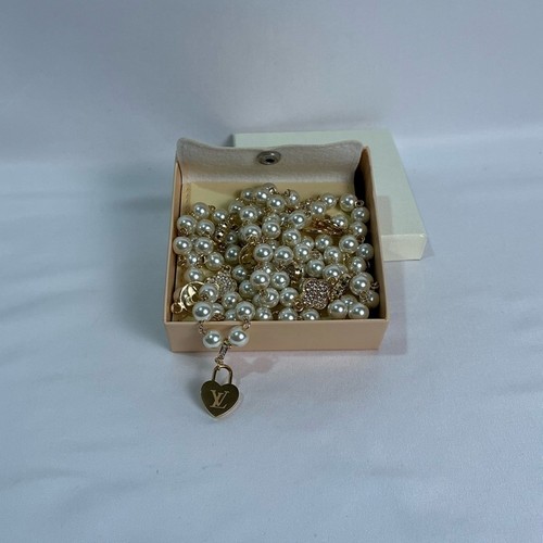 LOUIS VUITTON（LV） Collana di perle bianche simulate Louis Vuitton