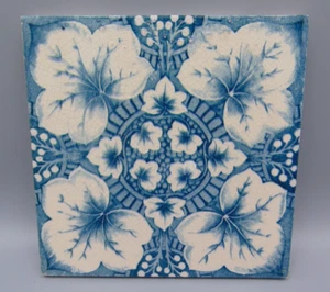ANTIQUE VICTORIAN / EDWARDIAN BLUE & WHITE FLORAL DESIGN TILE - Picture 1 of 3