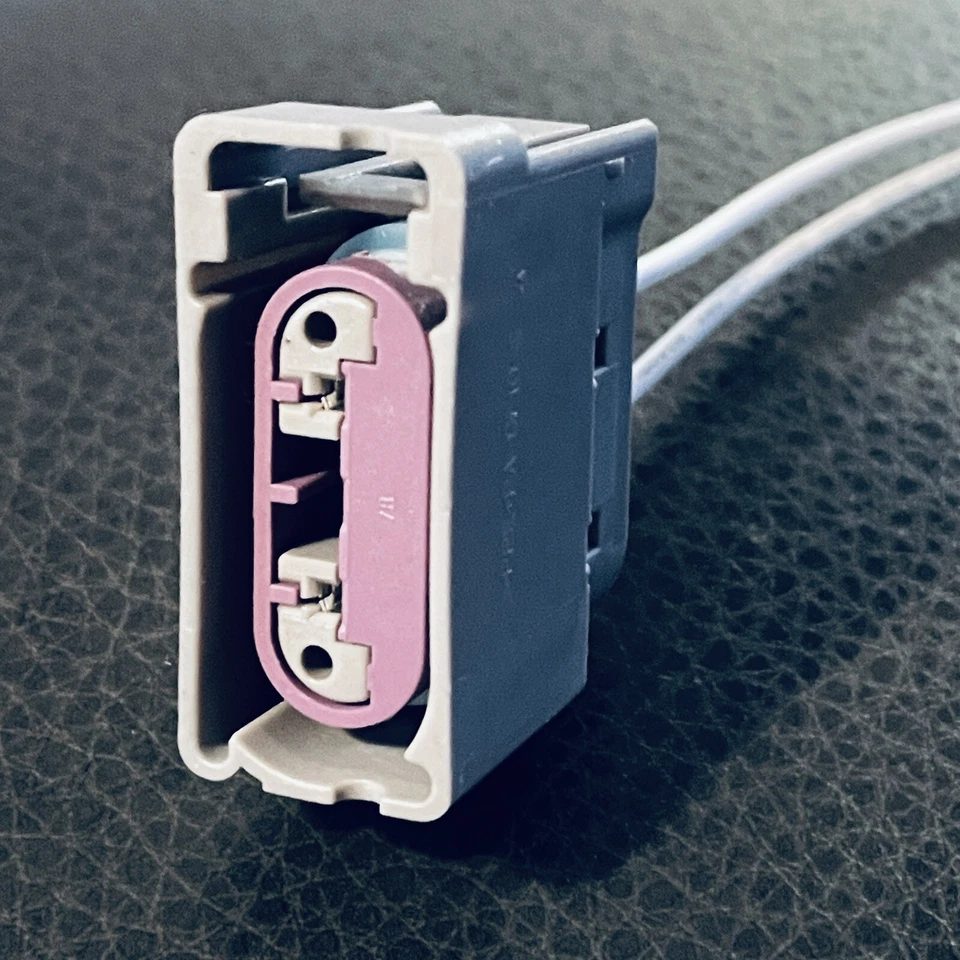 Разъем гнезда заднего фонаря WPT-867 для Ford E-150 Club Wagon 2004 2005 годов выпуска - Изображение 1 из 3