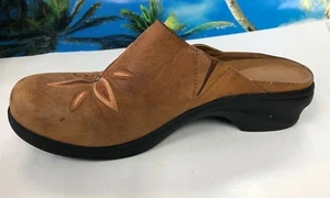 WOMEN'S ARIAT #93965 BROWN SUEDE WESTERN MULES WITH FLOWER DETAIL SIZE 10 B - Picture 1 of 8