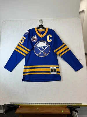 CAMISETA MITCHELL & NESS BUFFALO SABLES PEQUEÑA PAT LAFONTAINE LÍNEA AZUL VENTA AL POR MENOR $200 Foto 1 de 4