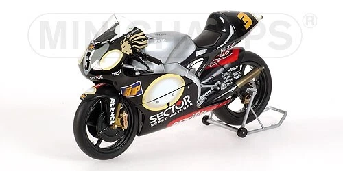 Minichamps 1:12 APRILIA RSV250 MS MARCO MELANDRI WORLD CHAMPION GP 2002 - Image 1 of 1