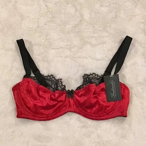 Frederick’s 32D NWT Hollywood Martyna Red Velvet Black Lace Bra New With Tag - Picture 1 of 8