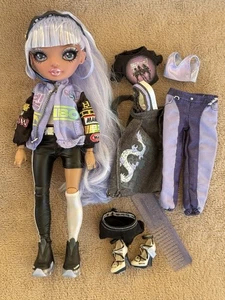 Rainbow High Tessa Park Royal Three Fashion Special Edition K-Pop Puppe - Bild 1 von 6