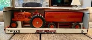 ERTL Allis-Chalmers 1:16 Scale WD-45 Tractor with Flare Box Wagon - Picture 1 of 4
